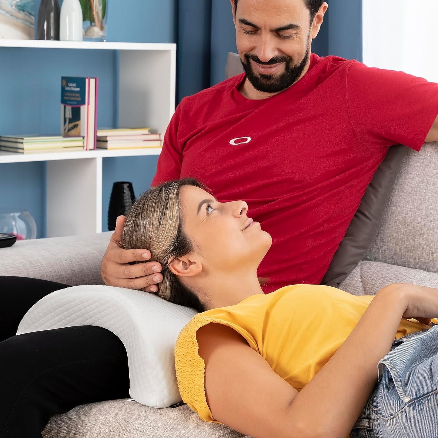 InnovaGoods - Cuscino cervicale viscoelastico per coppia, Design ergonomico per il relax di coppia, Memory foam per alleviare la pressione, Rivestimento sfoderabile, Bianco, 36 x 12,5 x 30,5 cm, Memory foam