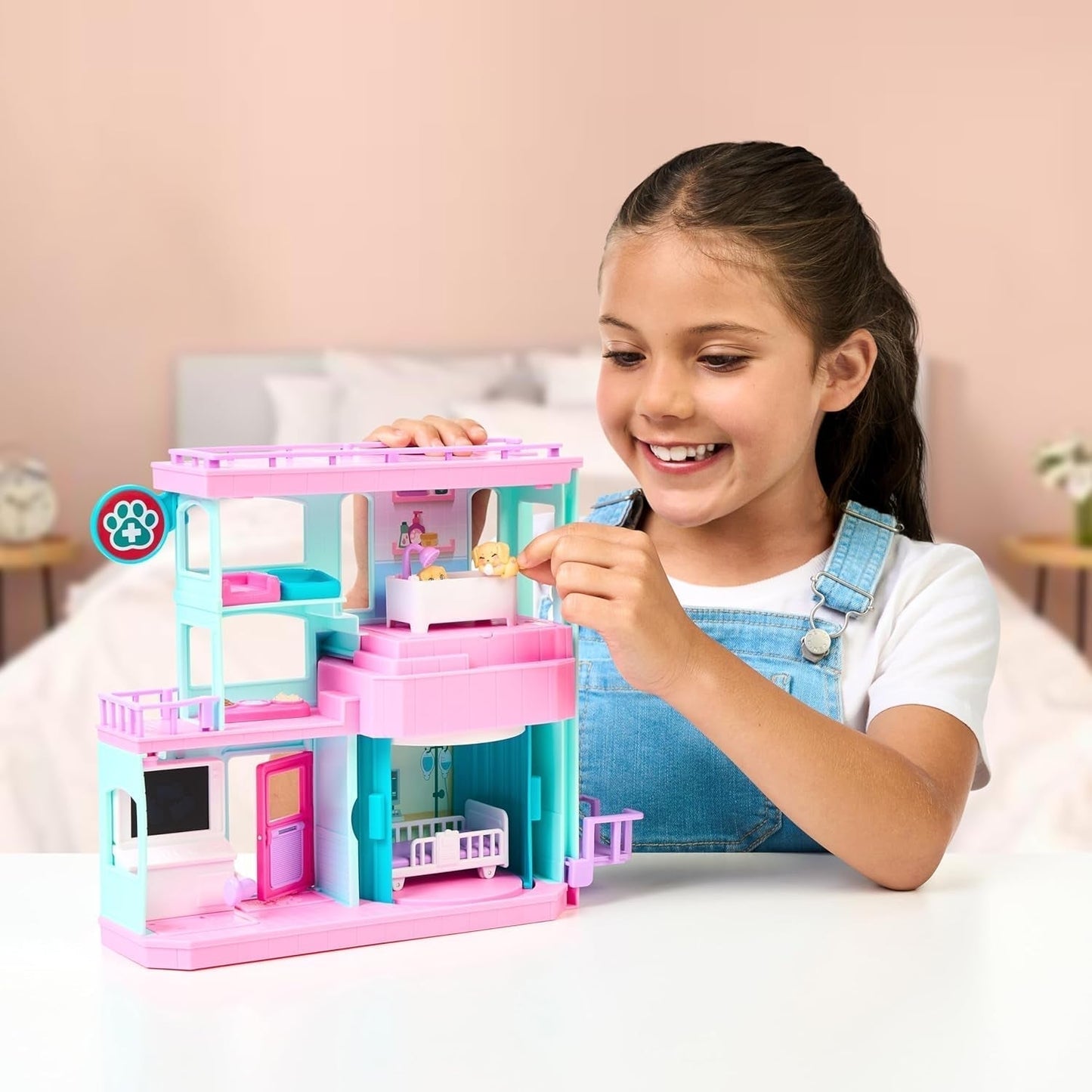Little Live Pets Mama Surprise Families Baby Clinic Playset, 3 cuccioli di Retriever inclusi, Magic, set da gioco fronte-retro (27,8 cm di larghezza, 23,8 cm di altezza). Dare da mangiare, fare il bagno e giocare, regalo per bambini Action figures Naty Shop