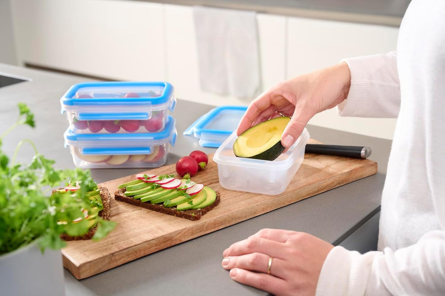 Emsa 508558 Contenitori per alimenti Clip & Close | Set da 3 pezzi | 3 x 1 litro | da -40 a +100 gradi | plastica | Sigillato al 100% | sigillo speciale per la freschezza Scatole per la conservazione degli alimenti Naty Shop