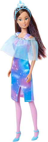 Simba Steffi Love Fantasy Princess, 4 colori assortiti, un solo articolo spedito, bambola principessa con mantello e strisce glitterate, 29 cm, dai 3 anni in su