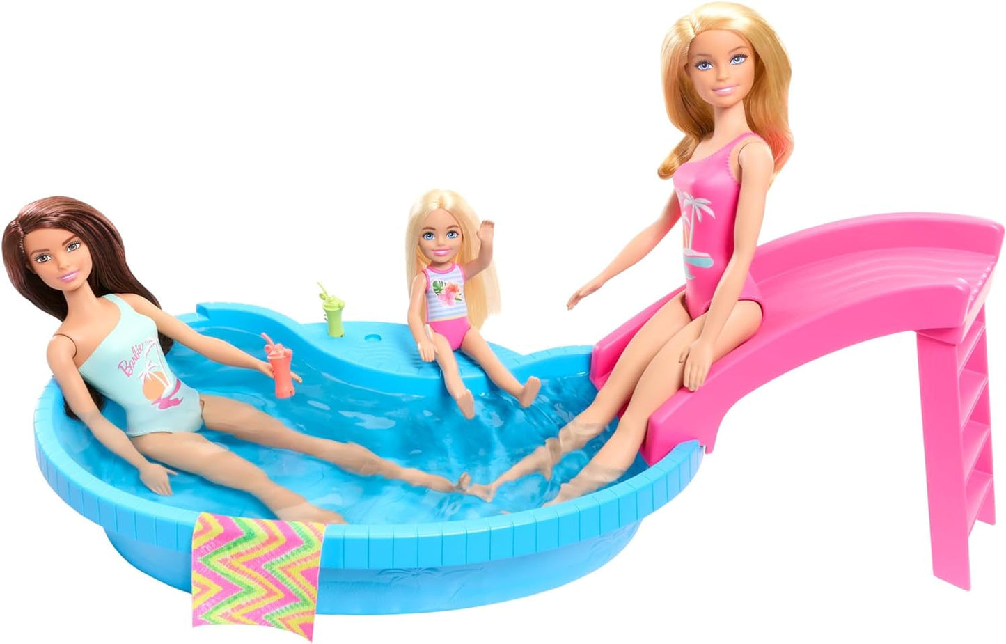 Bambola Barbie e accessori - piscina con scivolo e accessori per ore di divertimento al sole, costume da bagno rosa con design tropicale, per bambini dai 3 anni in su, HRJ74