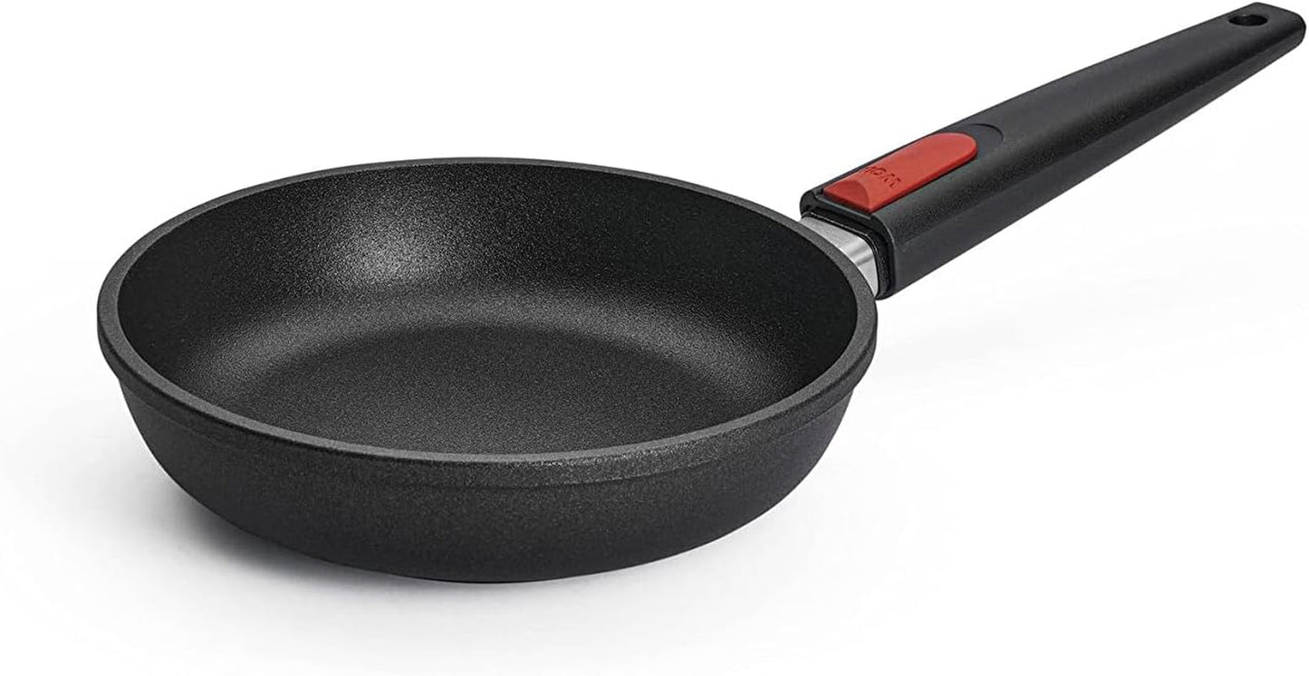 Padella Woll Nowo Titanium - Induzione, altezza 5 Cm, manico removibile - per tutti i tipi di piani cottura, Fusione di alluminio, rivestimento antiaderente Pentole e Padelle Naty Shop 20 Cm