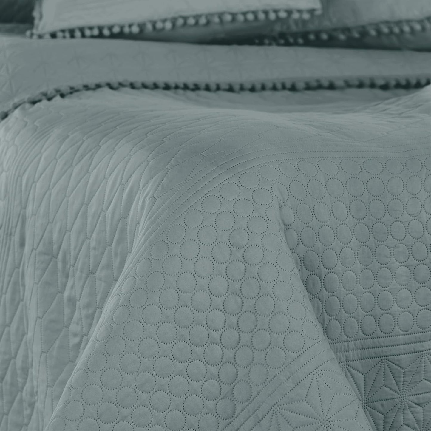 Ameliahome Copriletto con pompon 220X240 Cm Copriletto double face Trapuntatura ad ultrasuoni Poliestere Meadore Grey Letti e coperte Besuche den AmeliaHome-Store