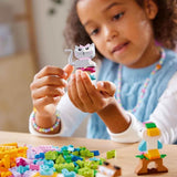 Animali creativi LEGO Classic, scatola con mattoncini colorati, costruisci figurine di animali in mattoncini come cane, gatto, coniglio, criceto e uccello, giocattolo da costruzione per ragazzi e ragazze a partire da 5 anni 11034 Set da costruzione Besuche den LEGO-Store