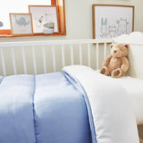 Pikolin Home - Piumino reversibile 300 G - Imbottitura nordica bicolore - Per lettino 60 - Imbottitura in piuma, calda, traspirante, blu/bianco, 100 X 120 cm Trapunte e trapunte Naty Shop
