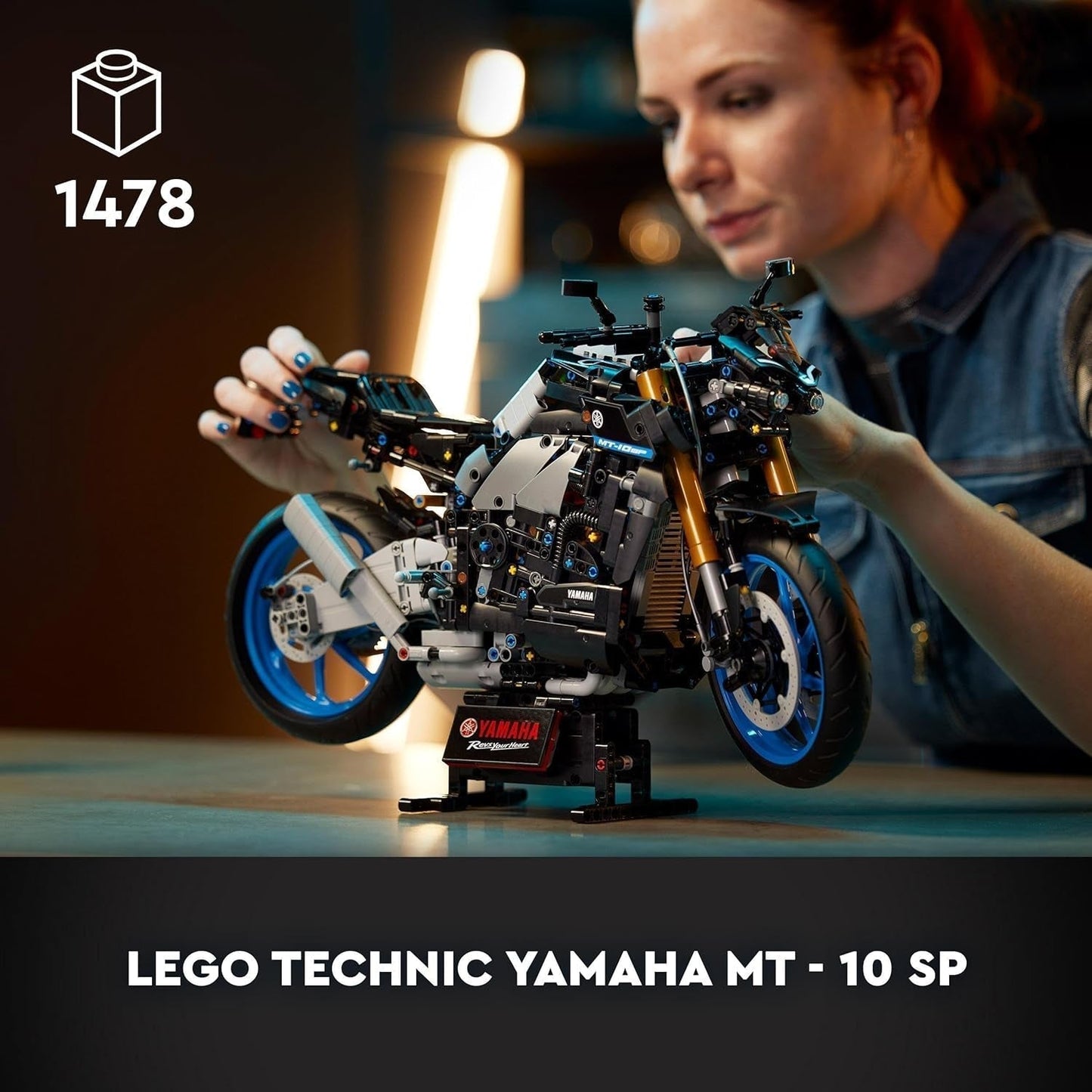 LEGO Technic 42159 Kit modello di motocicletta Yamaha MT-10 SP per adulti, modello autentico di veicolo con motore a 4 cilindri, sterzo funzionale e app AR, regalo per uomini e donne, kit di costruzione Besuche den LEGO-Store