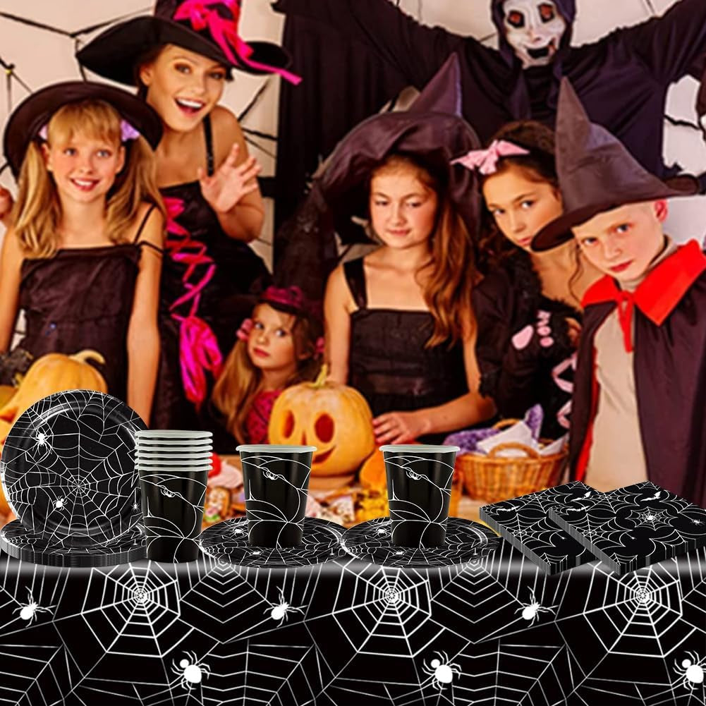 Set di posate di carta Halloween Spider da 49 pezzi, comprensivo di piatti, tovaglioli, bicchieri e tovaglia. Set stoviglie nero con piatti dessert, tovaglioli e bicchieri.