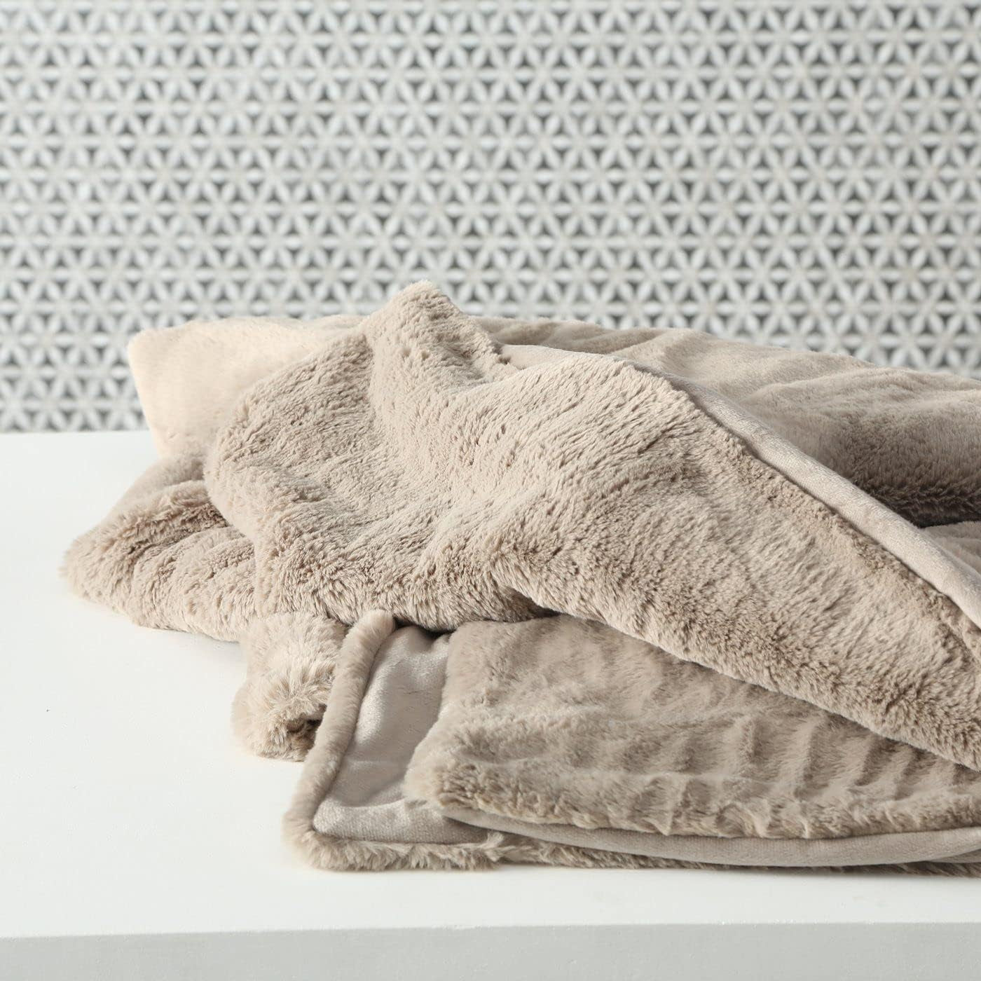 Coperta Boltze Storan (dimensioni 150X200 cm, colore beige, comoda coperta in poliestere, ideale per le fredde serate invernali, aspetto pelliccia) 1015378 BOLTZE Letti e coperte