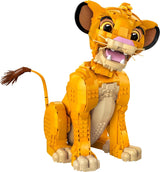 Lego Ç€ Disney Simba, il giovane re leone, giocattolo costruibile da collezionare con figurine di animali creative, attività rilassante per adulti, idea regalo per donne 43247 Set da costruzione Besuche den LEGO-Store