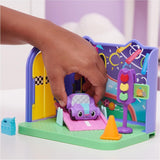 Camera Deluxe della Casa delle Bambole di Gabby, Sala Giochi Purr-Ific, Sala Giochi con Macchinina Carlita, 2 Mobili e 2 Scatole a Sorpresa con Accessori, Adatta a partire dai 3 Anni Naty Shop Dollhouses