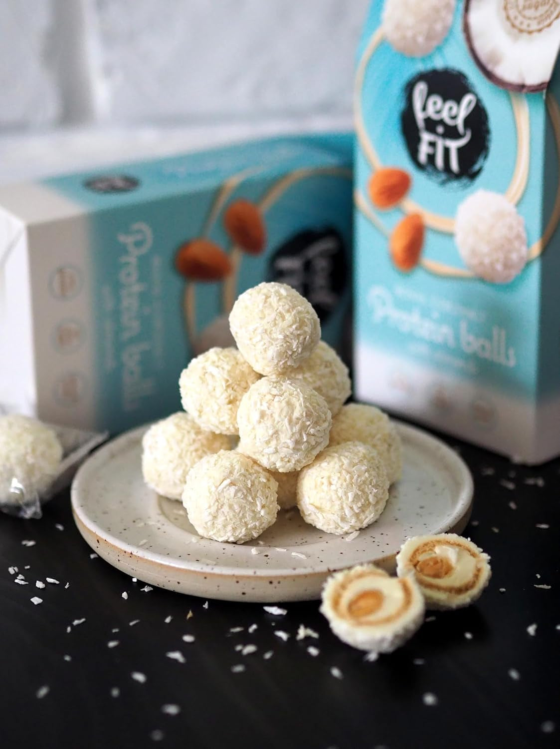 Praline al cocco senza zucchero con mandorle, Feel FIT, senza zuccheri aggiunti, 17% proteine, 63 g