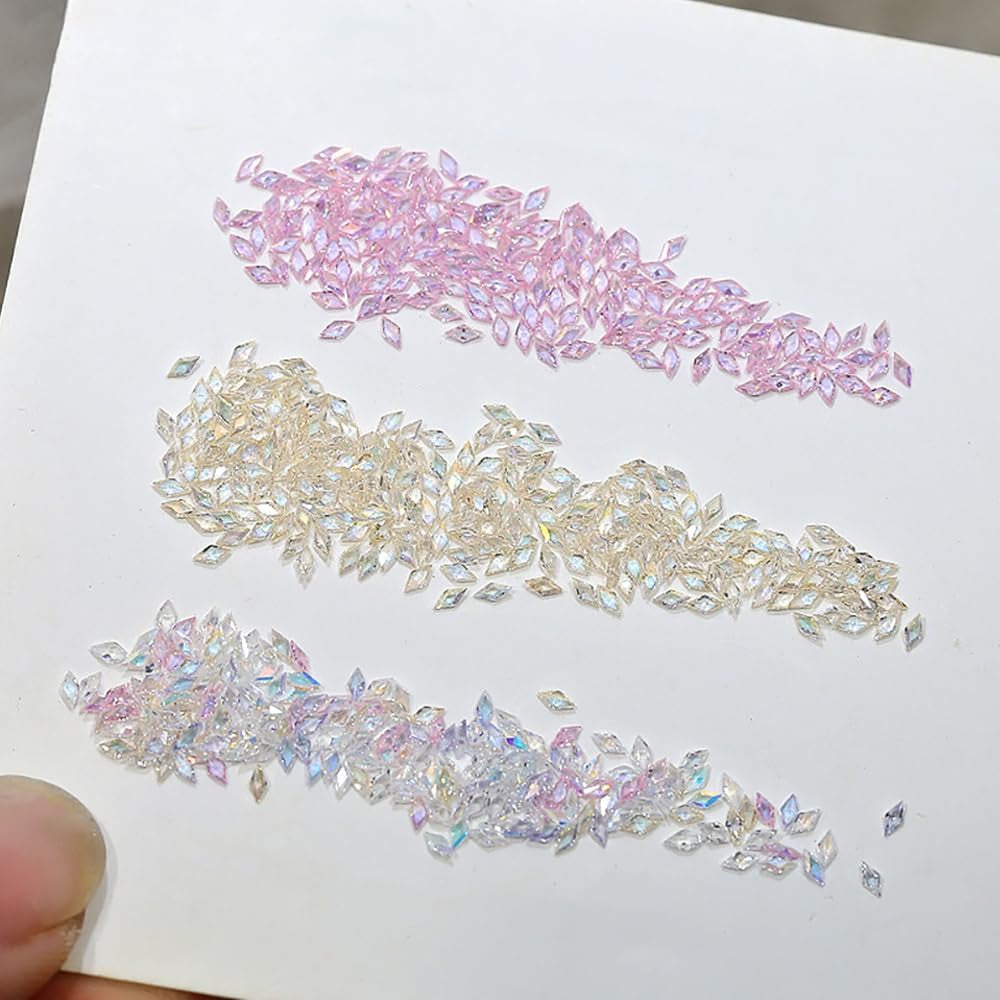 50 pz Piccoli Zirconi Rombo Glitter Pietre per Unghie Portachiavi Colori misti Strass scintillanti Ciondoli per unghie Mini Rombo Cristalli per unghie Unghie con diamanti Strass Ciondoli per unghie Accessori per unghie Nail Art