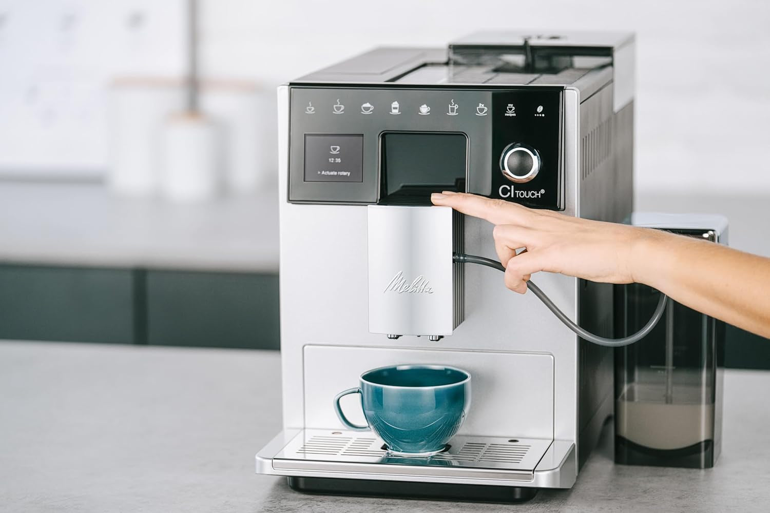 Melitta CI Touch - Macchina per caffè espresso completamente automatica con sistema per il latte, macchina per caffè espresso con macinacaffè integrato e cappuccinatore, ad es. per espresso o cappuccino, argento