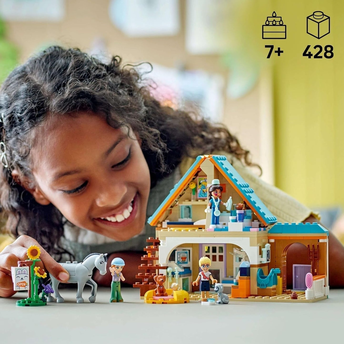 LEGO Friends Gabinetto veterinario per cavalli e animali domestici, set da costruzione e da gioco per giochi di ruolo fantasiosi con 3 minifigure e 5 personaggi di animali, idea regalo per ragazze di 7 anni 42651 Set da costruzione Besuche den LEGO-Store