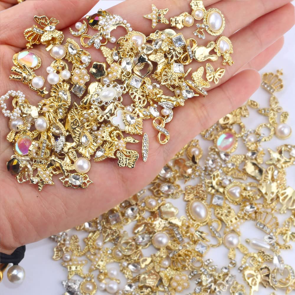 50 Stück Charms per unghie in oro, stili misti Glitzersteine ​​​​Nägel Perle Legierung Nagel Steine ​​​​Blume Schmetterling Strasssteine ​​​​Nägel Herz Stern Nagel Charms DIY Nail Art Zubehör Frauen Nägel Deko