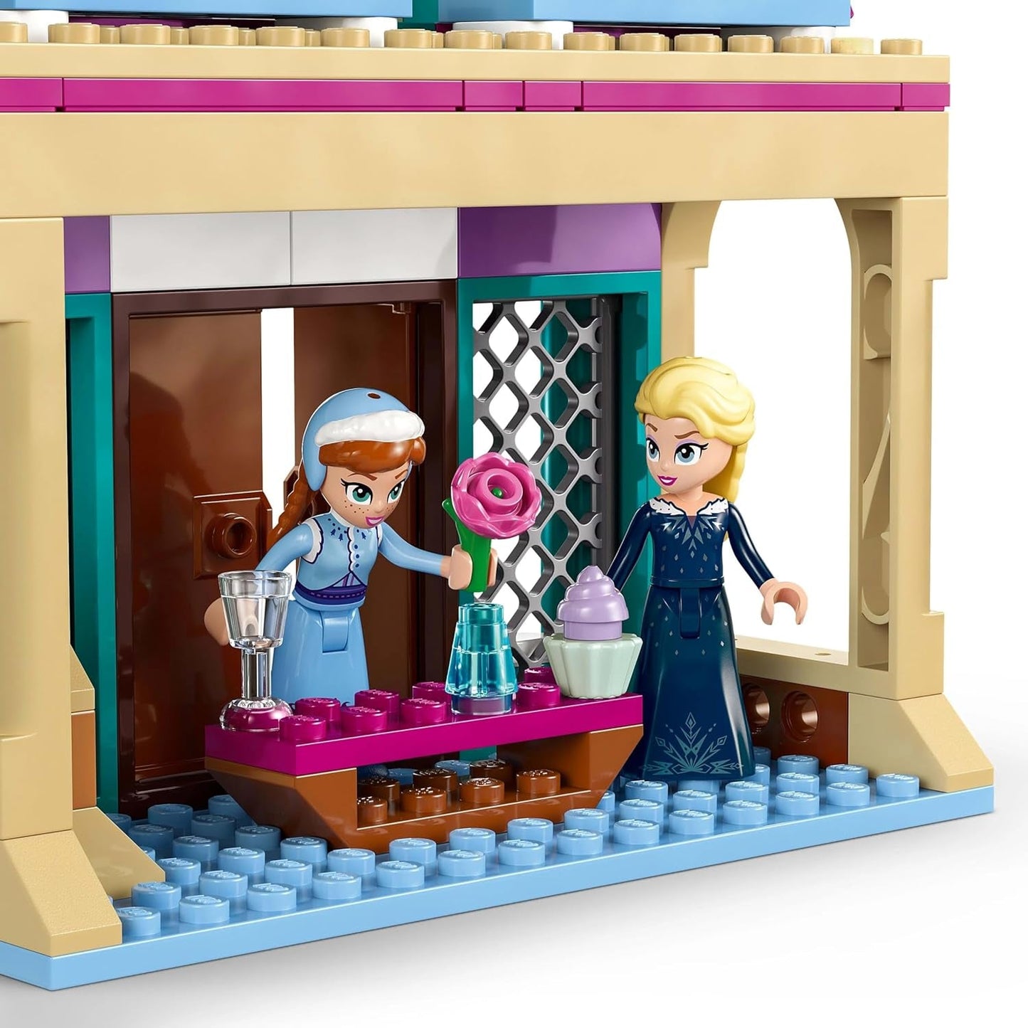 LEGO® Disney Frozen: Castello di Arendelle, principessa giocattolo con mini bambole ELSA, Anna e Olaf e un pinguino, set da gioco fantasy, regalo per bambine di 5 anni 43265 Set da costruzione Besuche den LEGO-Store
