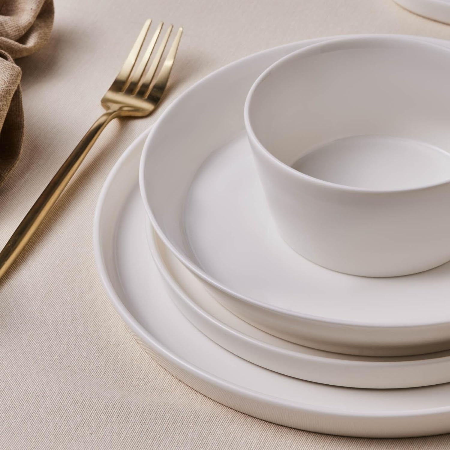 Karaca Stream Bone Bomo Set di stoviglie per 12 persone Elegante set di piatti quadrati Eleganti stoviglie in porcellana bianca