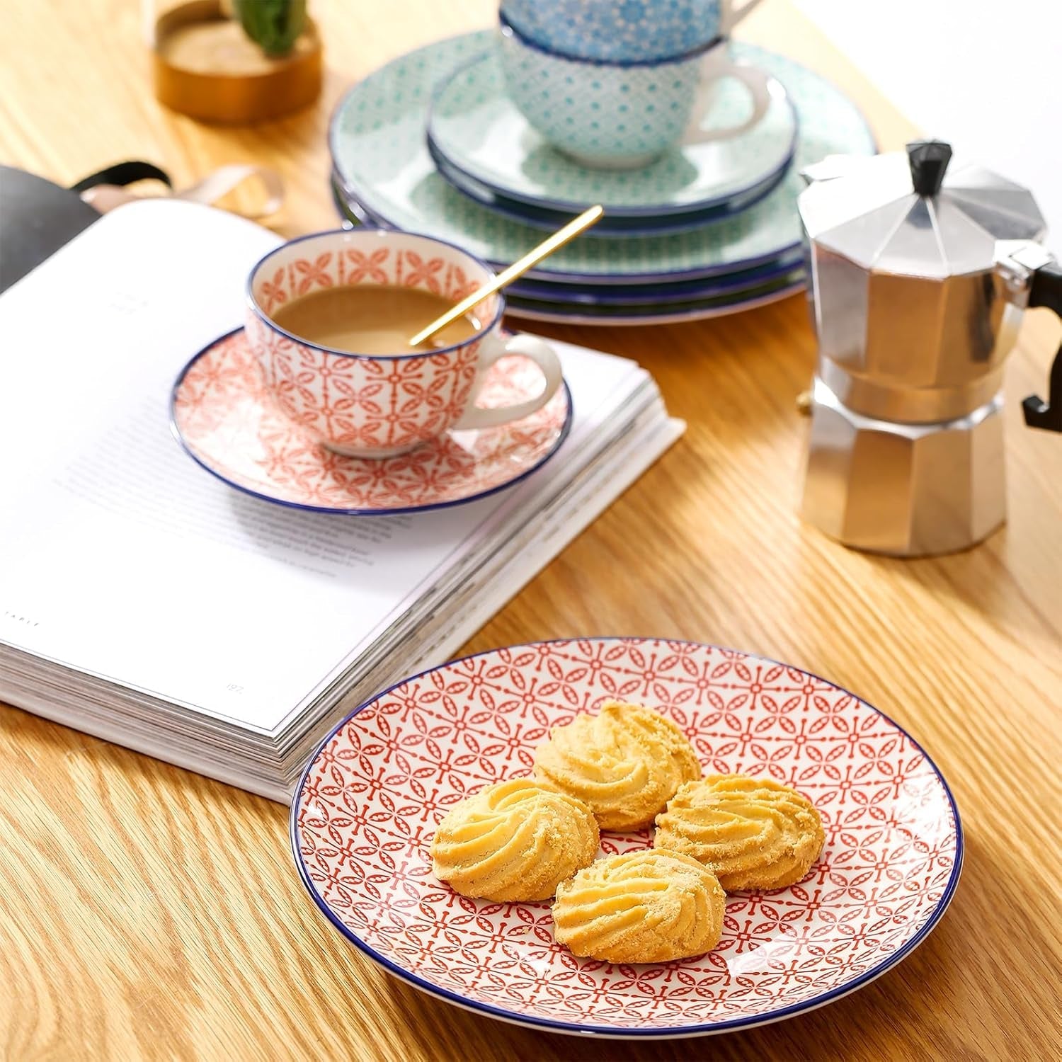 Vancasso Macaron Servizio da Caffè in Porcellana, Servizio da Caffè Colorato da 12 Pezzi per 4-12 Persone, Set Tazze, Include Tazzine da Caffè, Piattini e Piattini da Dessert