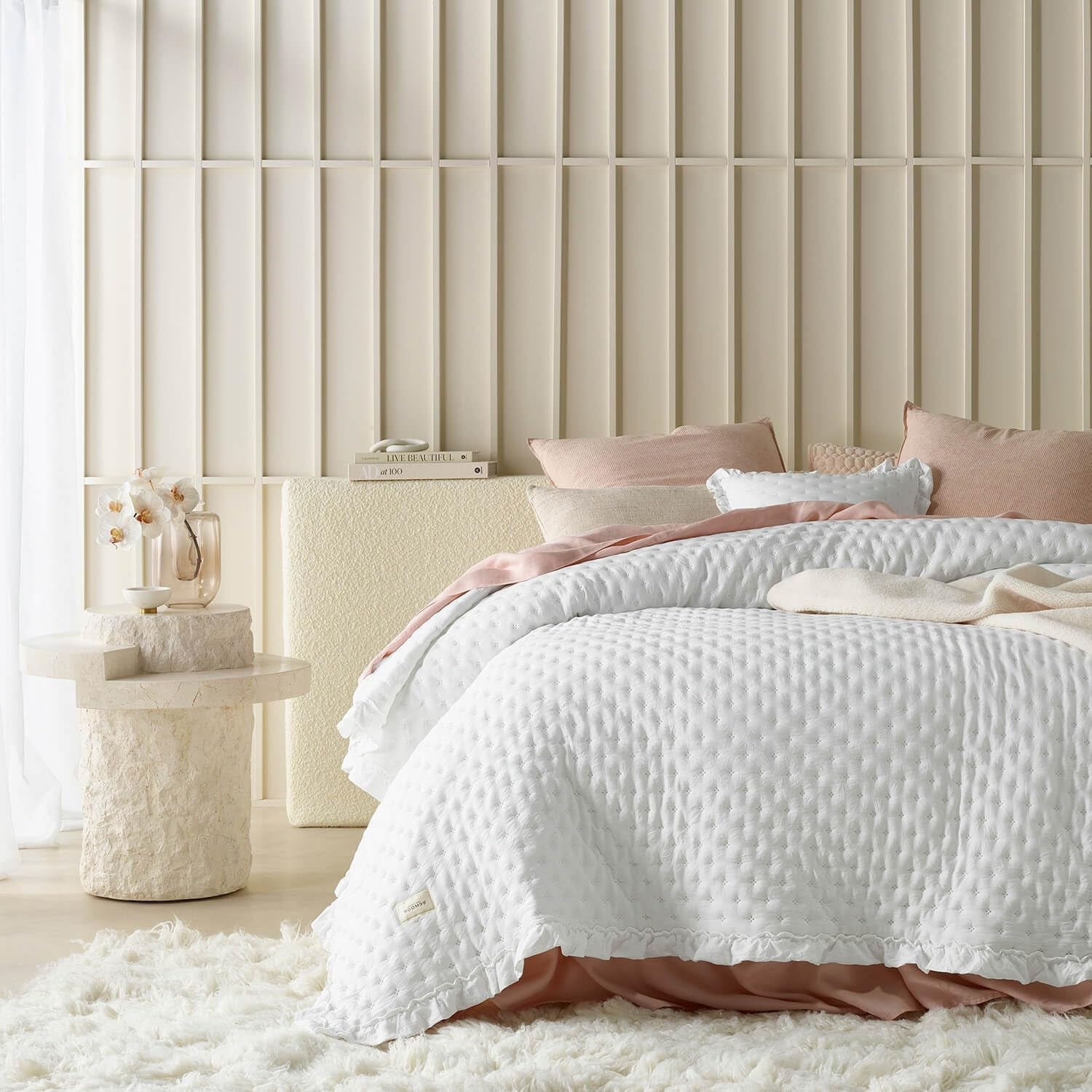 ROOM99 Molly Elegante copriletto in bianco 240 x 260 cm Copriletto versatile come copriletto o divano Coperta per letto e divano Stile coperta Ideale come copriletto Letti e coperte Beuche den ROOM99-Store