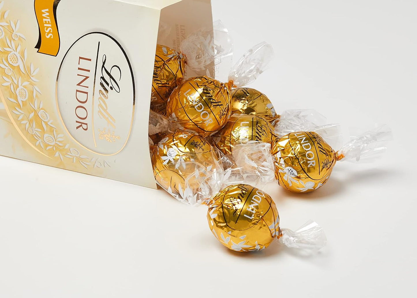 Palline di cioccolato bianco Lindt LINDOR | Busta da 137 g | ca. 10 palline di cioccolato bianco con ripieno scioglievole in bocca | Set regalo al cioccolato | Set regalo di cioccolato (confezione da 2)