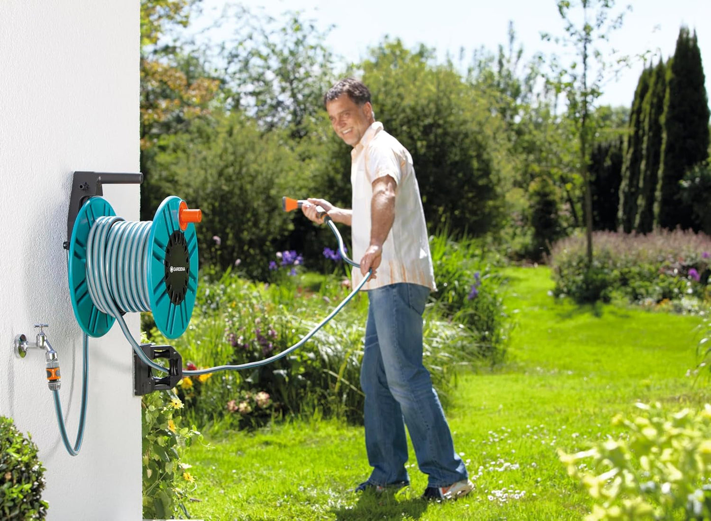 Avvolgitubo da parete Gardena Classic 60 con avvolgitubo guidatubo: Per un facile montaggio a parete, con sistema antigoccia, attacco ad angolo, grande capacità, salvaspazio (2650-88)