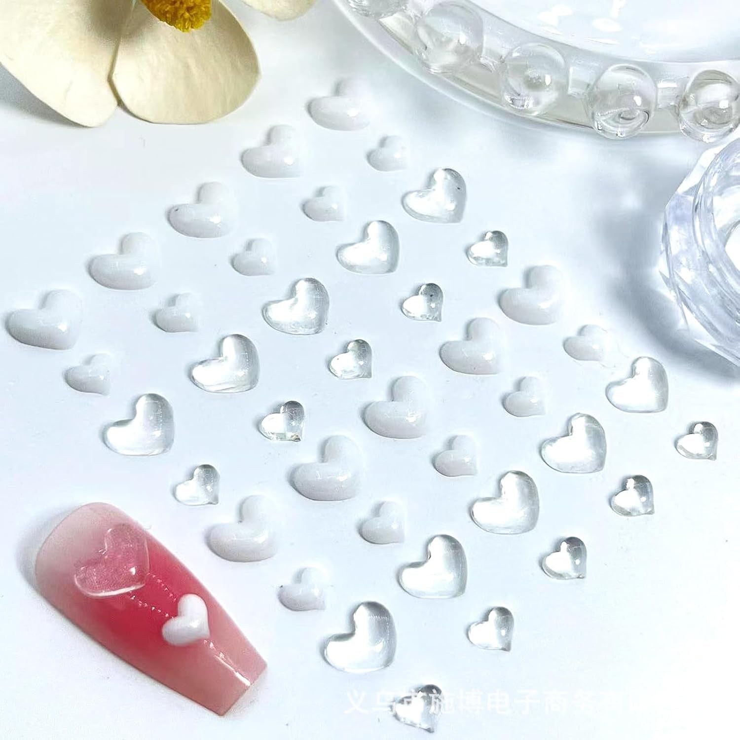 Ciondoli per nail art a forma di cuore 3D, 320 pezzi di ciondoli per unghie in acrilico sottile, strasssteine ​​a forma di cuore con retro piatto 4Mm 6Mm 8Mm Decorazioni per la decorazione di decorazioni per donne e ragazze (4Mm 6Mm 8Mm)