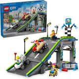 LEGO City No Limits: Soapbox Race With Ramp - Giocattolo da costruzione per ragazzi e ragazze a partire da 6 anni - Set con 2 scatole di sapone e 4 minifigure di Racer - Idea regalo per bambini 60460 Set da costruzione Besuche den LEGO-Store Titolo predefinito