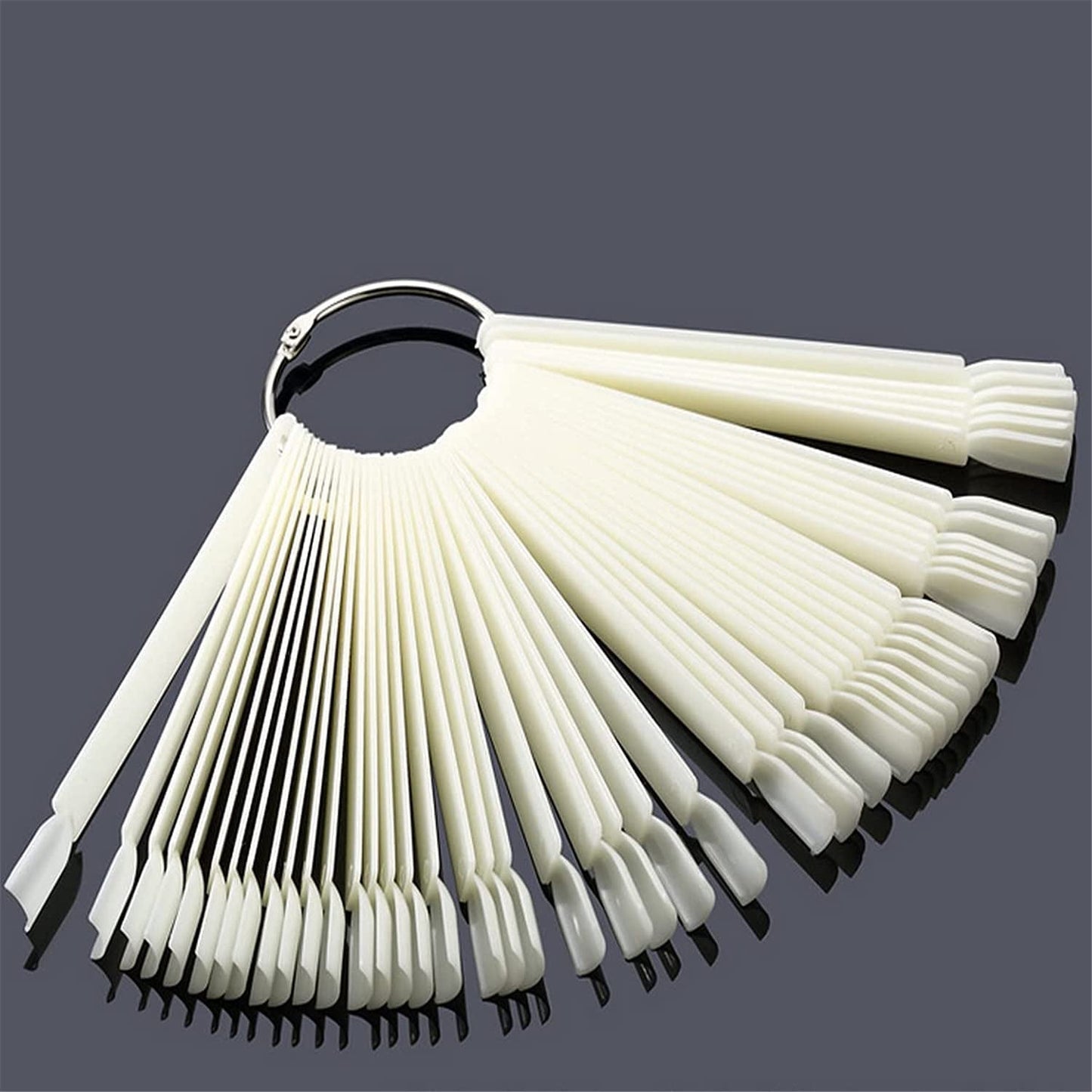 50 pezzi Anelli per punte per nail art, Piastre colorate trasparenti, Bastoncini per anelli per display per smalto, Pratica per salone di bellezza, Display per punte per unghie per esposizione e pratica di nail art fai da te