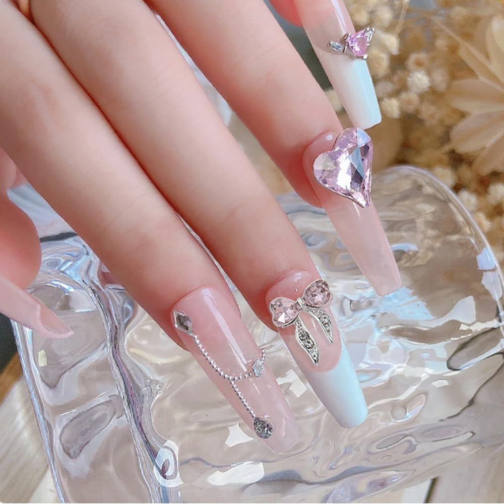 Luxus Rosa Diamant Nagel Charms Farfalla 3D Nail Art Charms Arco Nail Charms Y2K Cuore Charms Nägel Zubehör Schmetterling Herz Schleife Nageldesign Edelsteine ​​​​Strasssteine ​​​​Glitzersteine ​​​​Nagelschmuck