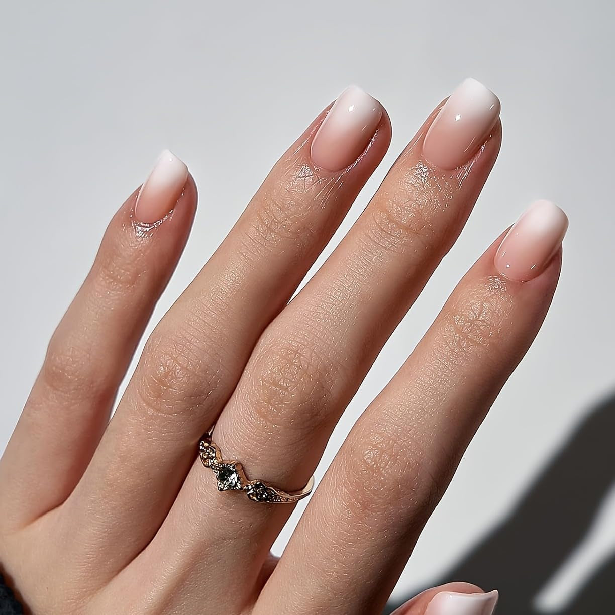 Set unghie finte adesive - Unghie finte francesi - 24 pezzi Design quadrato corto Unghie artificiali con sfumatura rosa bianca e manicure con ballerina (Short Pink Gradient)