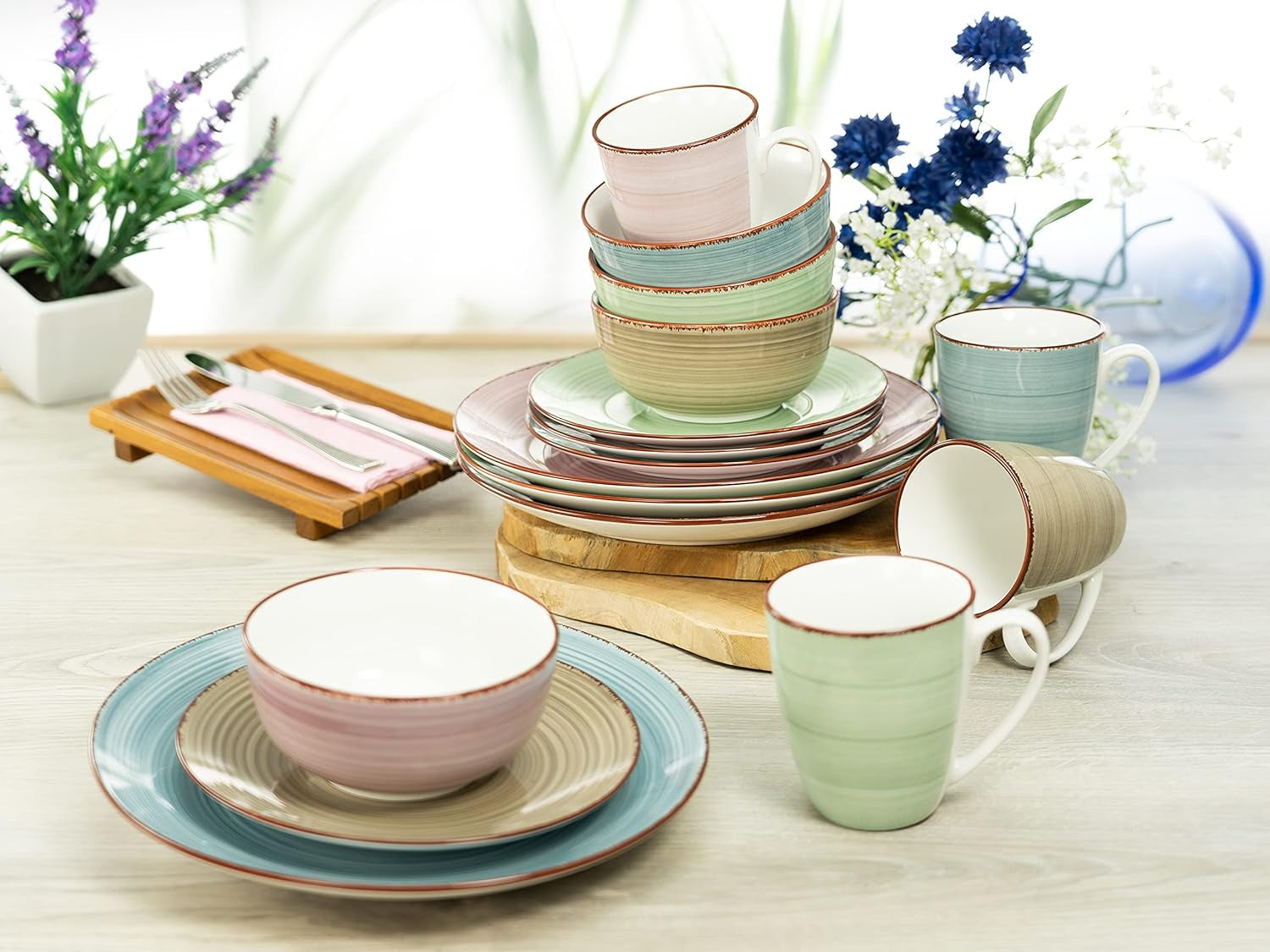 CreaTable, 22582, serie SAMBA, set di stoviglie da 16 pezzi per 4 persone, servizio combinato in porcellana, lavabile in lavastoviglie e adatto al microonde, produzione di qualità