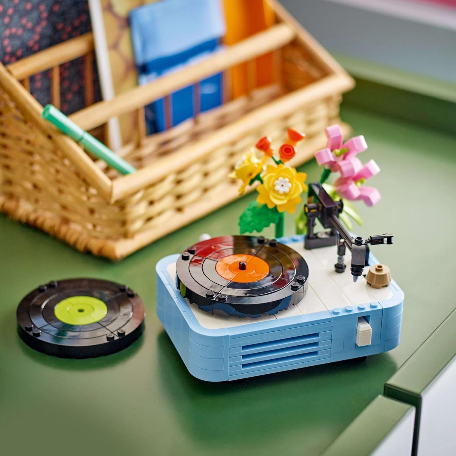 Lettore di dischi LEGO Creator 3In1 con fiori - giocattolo trasformabile in radio o microfono - giocattoli musicali per bambini - idea regalo creativa per ragazze e ragazzi a partire da 8 anni 31172 Set da costruzione Besuche den LEGO-Store