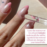 Premendo il solvente per unghie