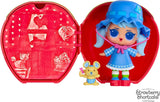 LOL Sorpresa! Loves Fragolina Dolcecuore Tots - Bambole profumate da collezione con 7 sorprese, animale domestico, moda, scarpe, cappello, set da gioco con casa trasformabile Fragolina Dolcecuore, dai 4 anni in su