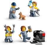 Deposito di rottami LEGO City con macchinine - giocattolo con pressa per rottami e gru, 2 macchinine, 4 minifigure funzionanti ed edificio per uffici - regali di compleanno per ragazzi e ragazze a partire da 8 anni 60472 Besuche den LEGO-Store set di costruzione