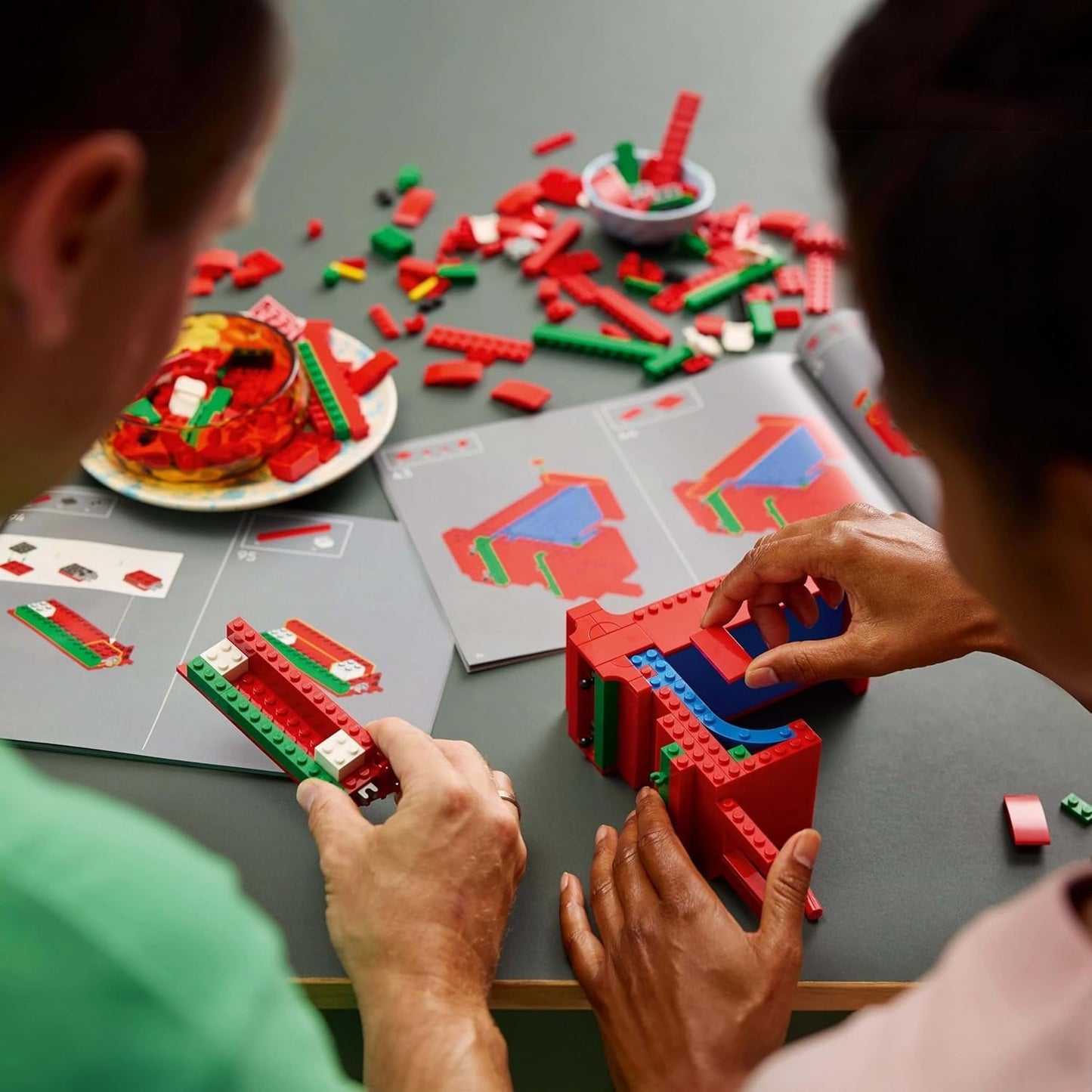 LEGO Art Love Set da costruzione per adulti Decorazione della casa Regalo di San Valentino e Festa della mamma per donne e uomini Attività creativa per gli amanti dell'arte e del design 31214 Set da costruzione Besuche den LEGO-Store