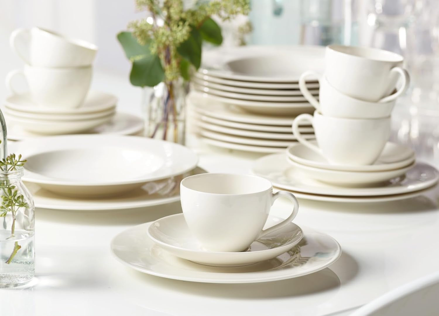 vivo - Villeroy & Boch Group - Servizio da tavola Basic White da 30 pezzi, lavabile in lavastoviglie e adatto al microonde, Servizio da tavola bianco, Servizio da caffè, Ceramica, Piatti, Tazze, Porcellana Premium
