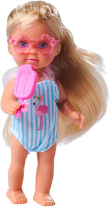 Simba Evi Love Travel, 2 modelli assortiti, verrà consegnato un solo articolo, bambola in una valigia con ruote, indossa un costume da bagno con volant, include occhiali da sole e gelato, 12 cm, dai 3 anni in su