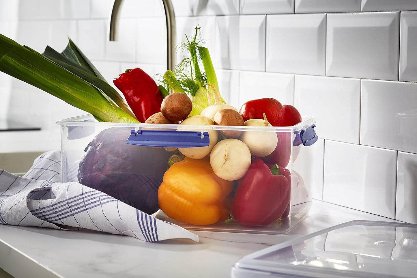 Barattolo per la conservazione degli alimenti KLIP IT System | 9,67 l | Barattolo per la conservazione impilabile e ermetico con coperchio, adatto per frigorifero/congelatore | Plastica senza BPA | clip blu | 1 pezzo (confezione da 4) contenitori per alimenti Naty Shop