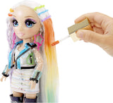 Rainbow High Hair Studio - Esclusivo set da gioco per bambola Amaya Raine con capelli lunghi per lo styling - Include gesso per capelli lavabile, spazzola per capelli e accessori - Regalo per bambini dai 6 anni in su