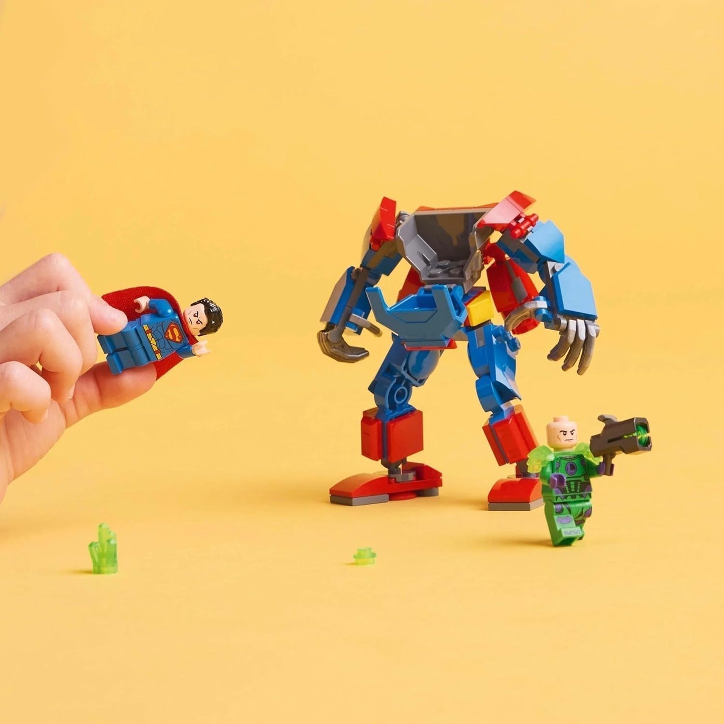 LEGO DC Superman Mech vs. Lex Luthor - Giocattolo da supereroe con 2 minifigure - Action figure costruibile con braccia, gambe e dita mobili - Regalo per ragazzi e ragazze dai 6 anni in su 76302 Set da costruzione Besuche den LEGO-Store