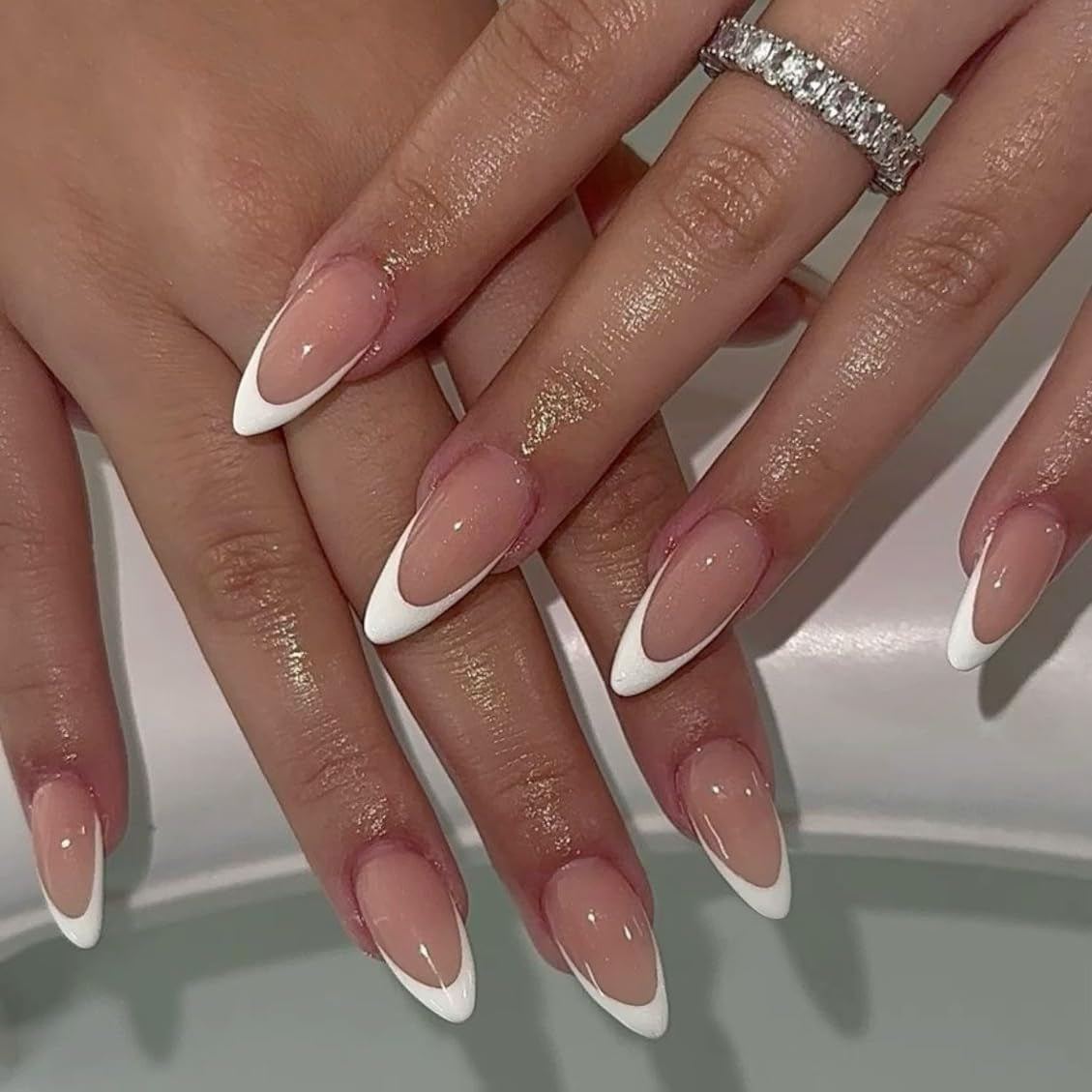Punte francesi lunghe Colla glitter dorata su unghie lunghe quadrate Punta francese glitterata Unghie finte Set Unghie artificiali quadrate per le donne 24 pezzi