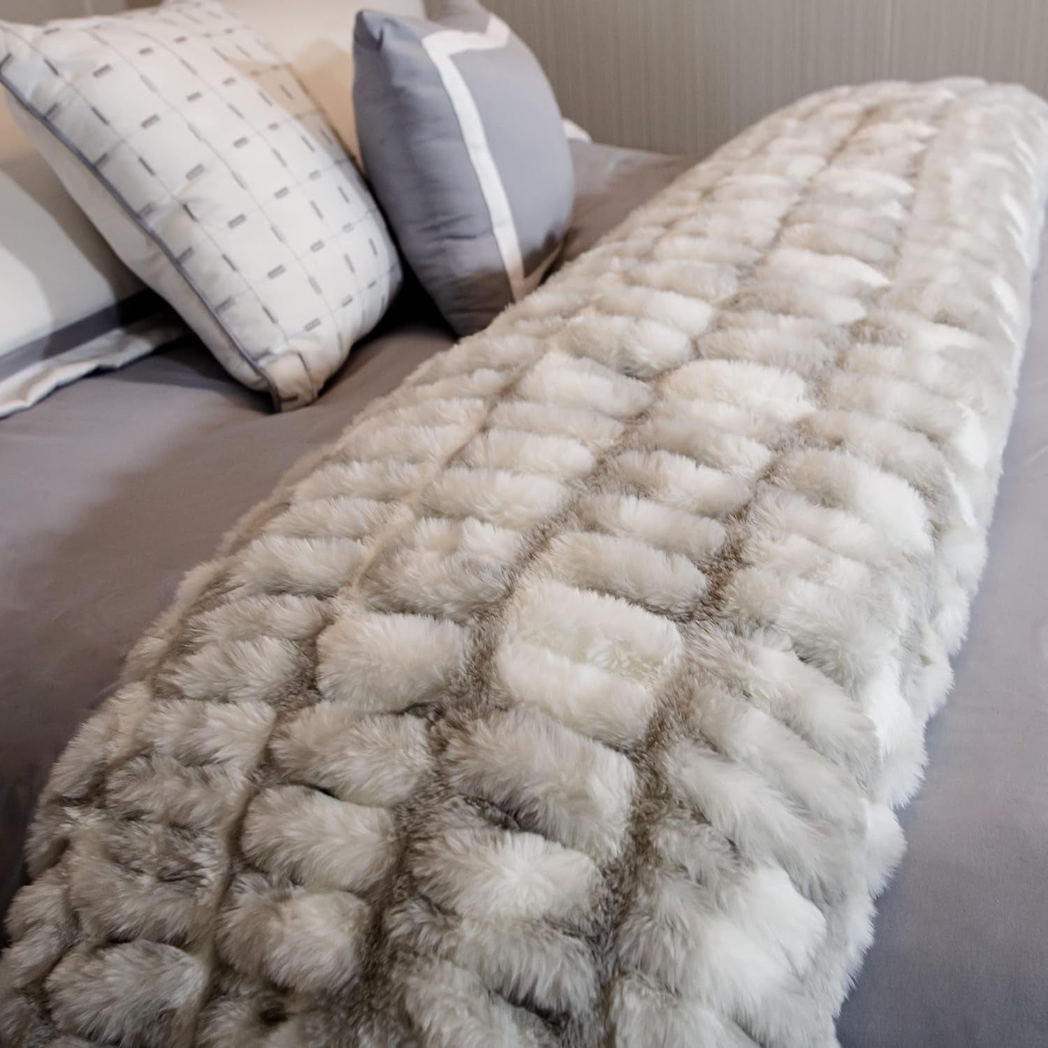 Lavish Home Coperta Gerüschte Oversize in Pelliccia Sintetica, 152,4 X 203,2 Cm, Pelliccia Sintetica Jacquard, Copriletto Queen Size per Letti e Divani, Letti e Coperte Grigie Lavish Home