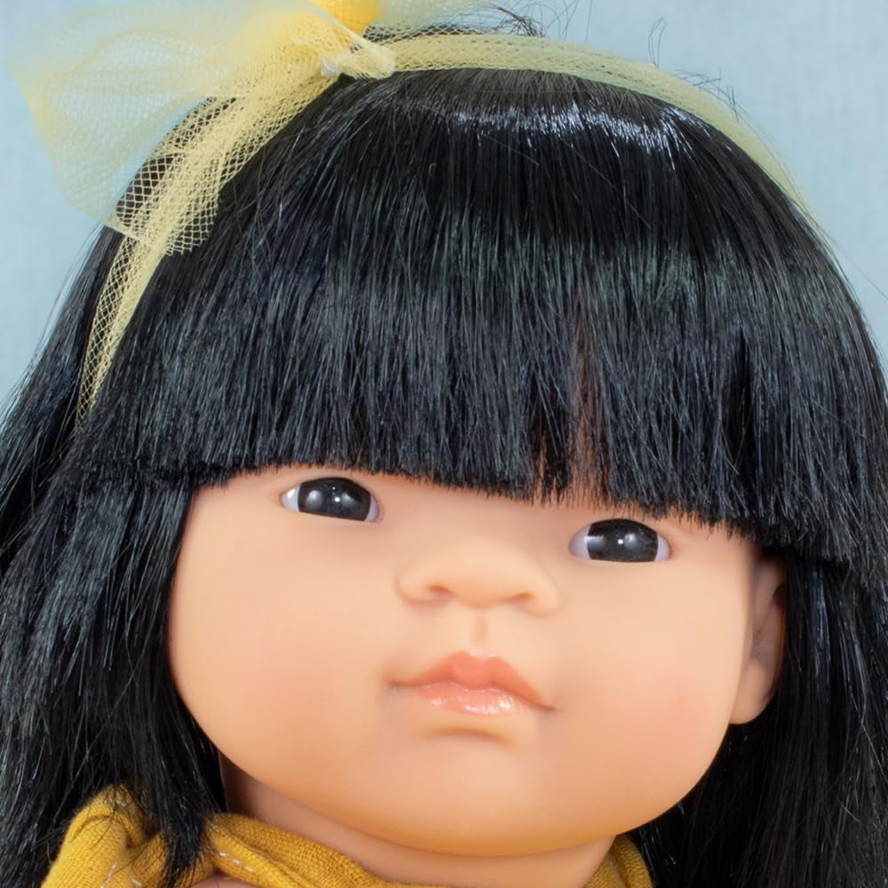 Bambola Miniland, 38 cm, ragazza asiatica. Prodotto in Spagna. Anatomicamente corretto. Collezione Io e il mio amico