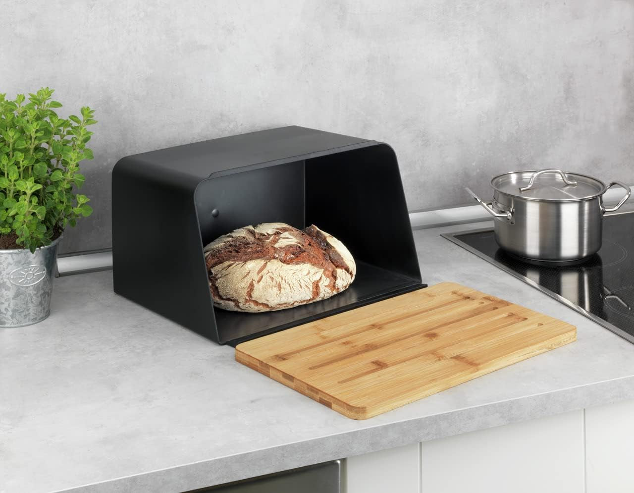 WENKO Kubo Cestino per il Pane con Tagliere in Bambù, Contenitore Versatile per il Pane con Coperchio e Tagliere in bambù Integrato, Contenitore per Alimenti, Resistente per il Pane, 35 x 20,5 x 26 cm, Nero/Naturale Naty Shop
