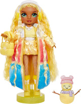 Rainbow High Winter Wonderland - Sunny (Giallo) - Bambola alla moda con pupazzo di neve gonfiabile con acqua magica nascosta da 28 cm con set pupazzo di neve, adatta per bambini e collezionisti di 4-12 anni