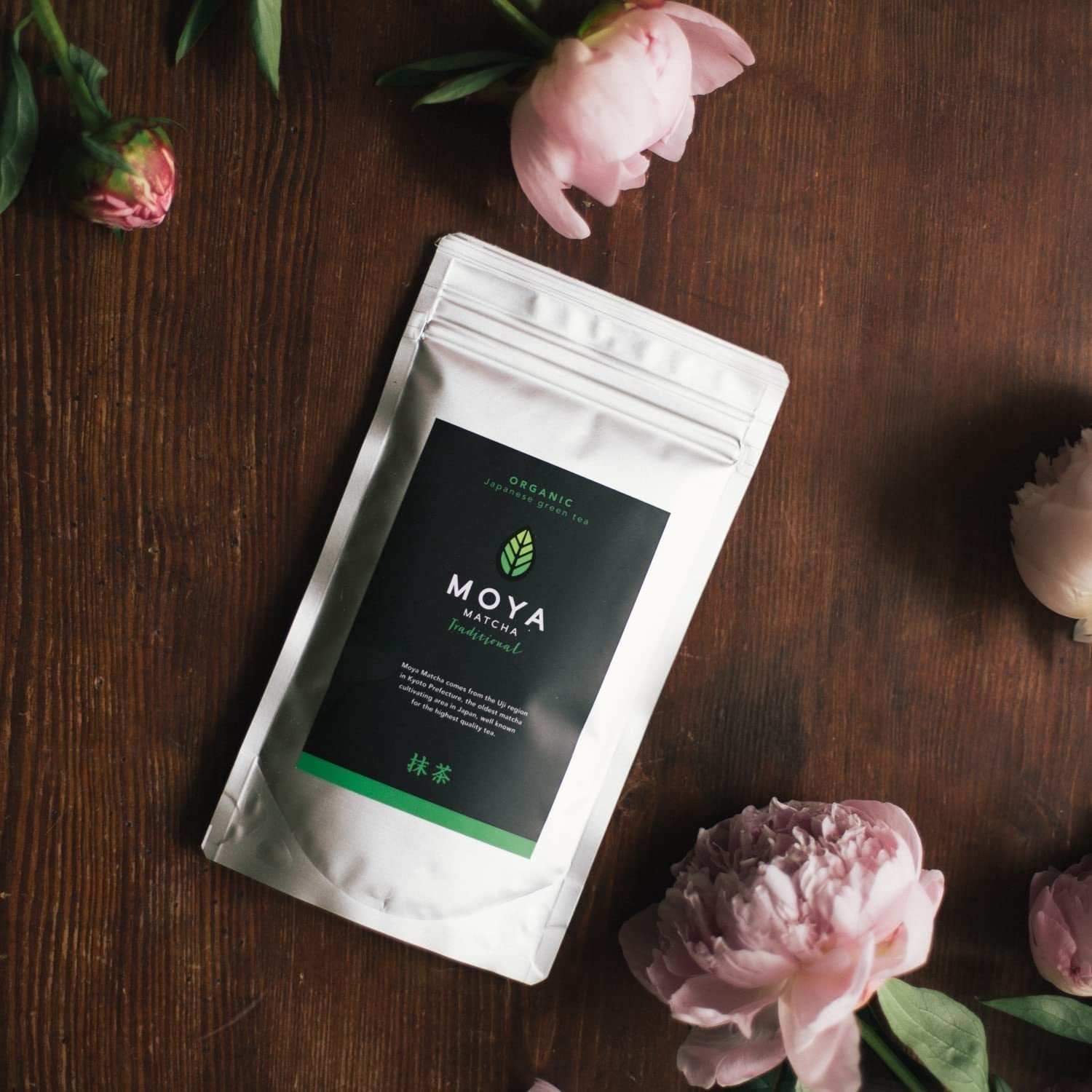 Tè verde biologico Moya Matcha in polvere | 100 g qualità cerimonia tradizionale 30 g | Coltivato e raccolto biologicamente a Uji, in Giappone | Perfetto da bere con acqua, matcha latte, frullati e limonate