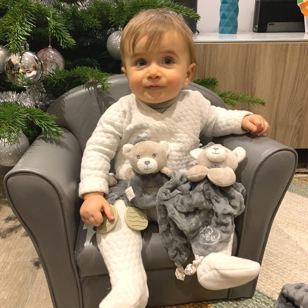 - Peluche con sonaglio - Orsetto - 012290 - Grigio - Pile - Nascita - Peluche - Baby - Calmante - Morbido - Lavabile - 13 cm x 10 cm - Da 0 mesi Baby Toys Naty Shop