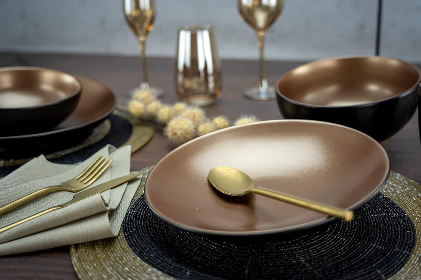 CreaTable, 23598, serie GLAMOUR - Oro, set di stoviglie da 16 pezzi, servizio combinato in porcellana, lavabile in lavastoviglie e adatto al microonde, produzione di qualità