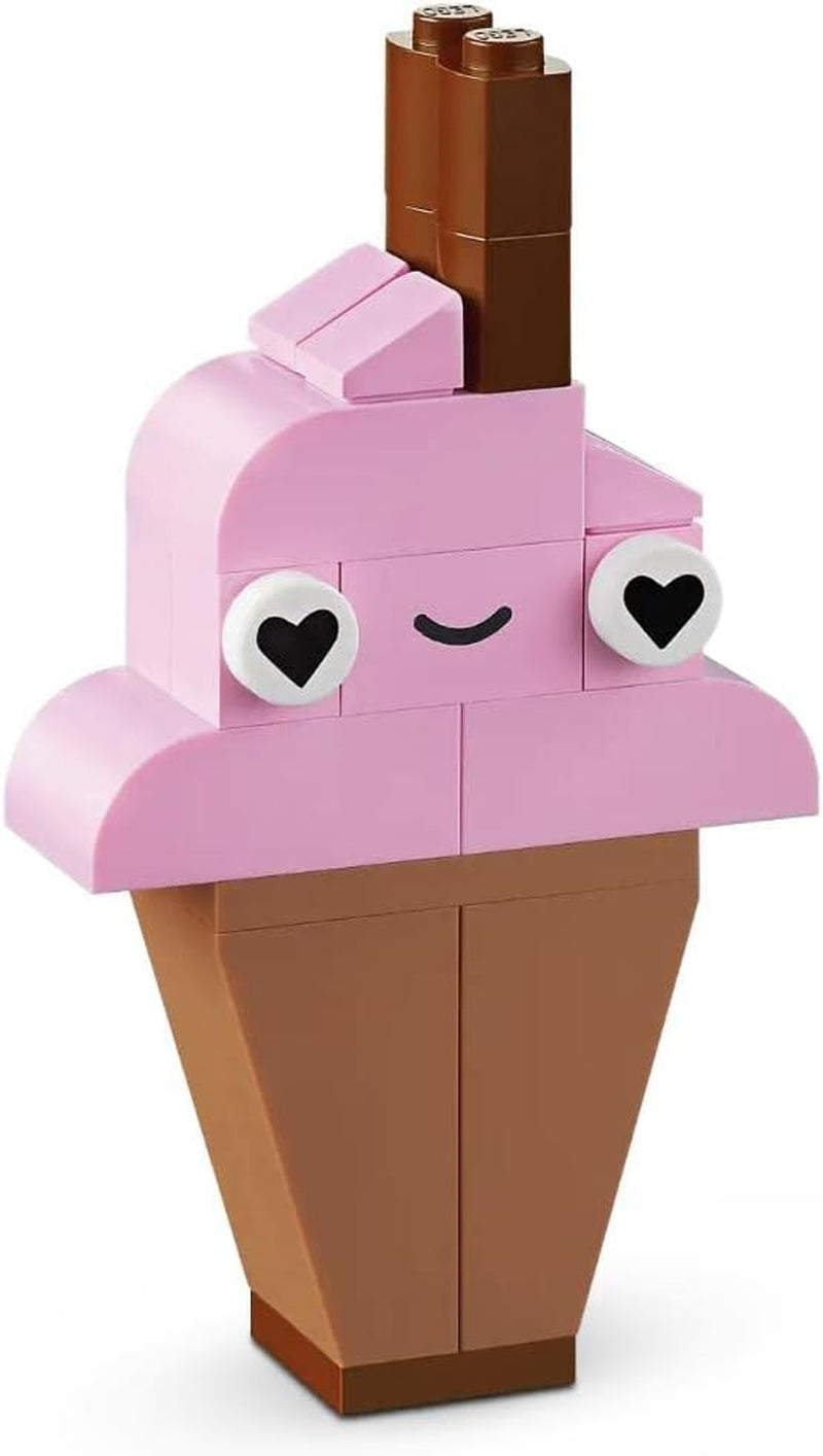 LEGO 11028 Classico set da costruzione creativo pastello Scatola di mattoncini, giocattolo da costruzione per ragazze e ragazzi dai 5 anni in su con modelli; gelato, dinosauro, gatto e altro ancora Set da costruzione Acquista il negozio LEGO